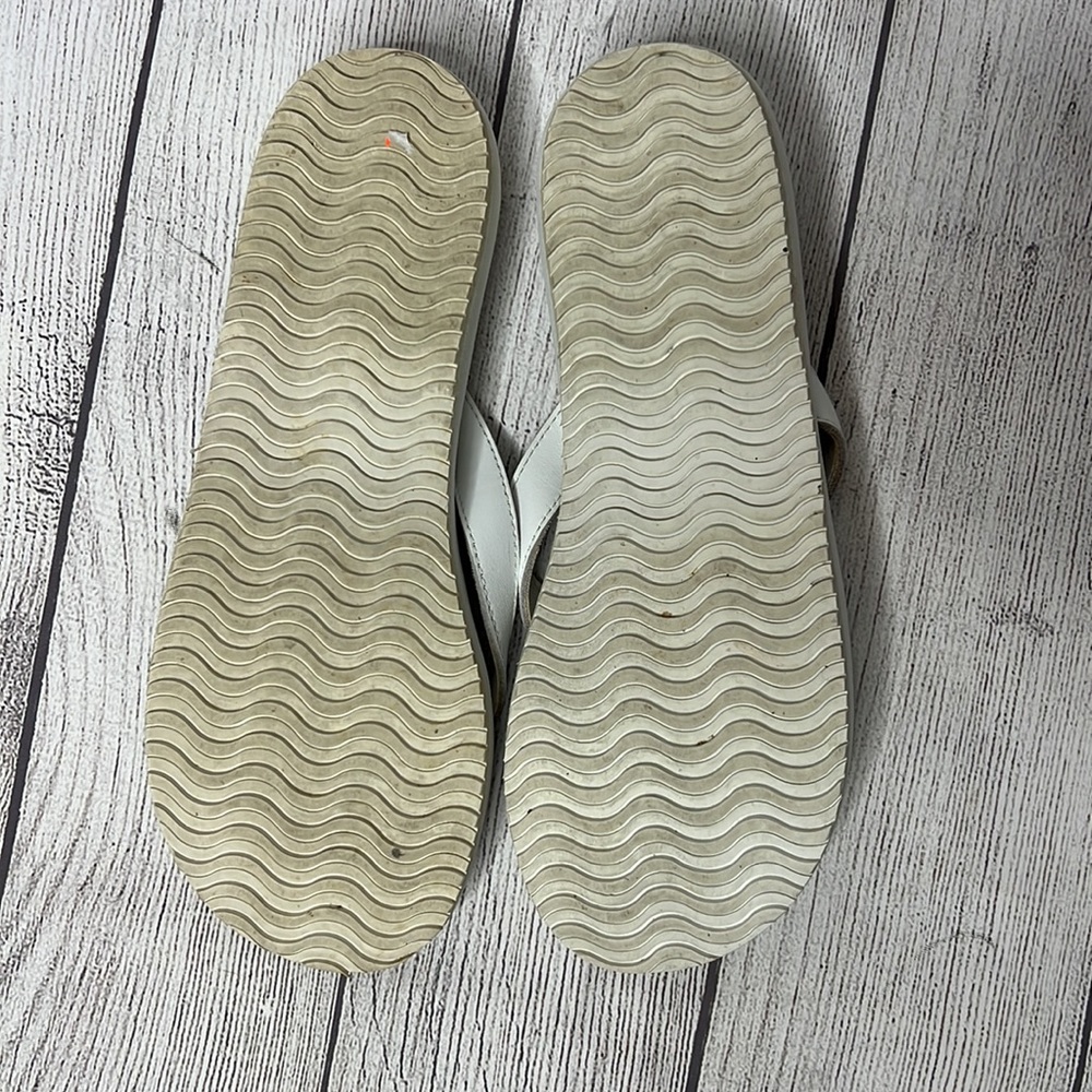 ๐น Eddie Bauer Leather Flip Flops - Picture 4 of 6